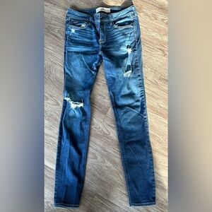 Hollister Jeans, size 7. Like new! Worn once or twice. Holes not torn.